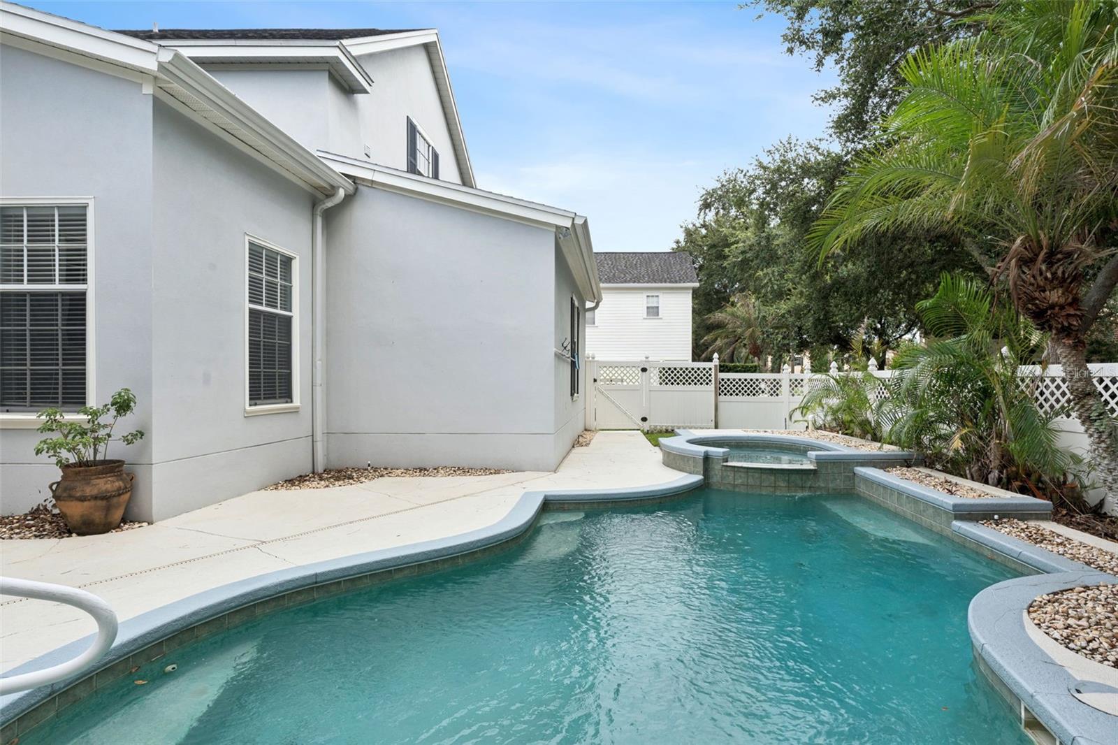 906 SPRING PARK LOOP