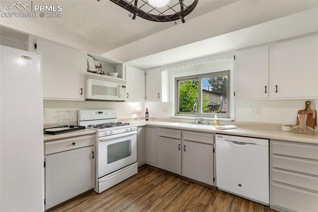 5439 Saddle Horn Avenue