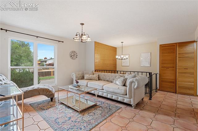 2885 Clarendon Drive