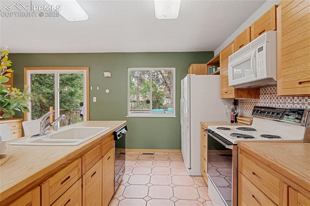 2885 Clarendon Drive