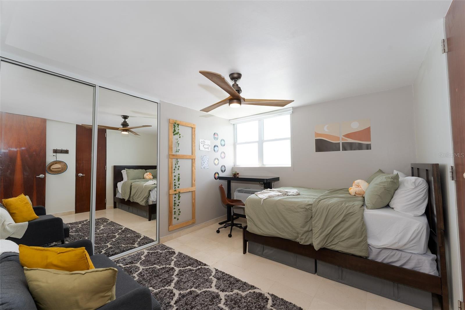 996 ASHFORD AVE #1801