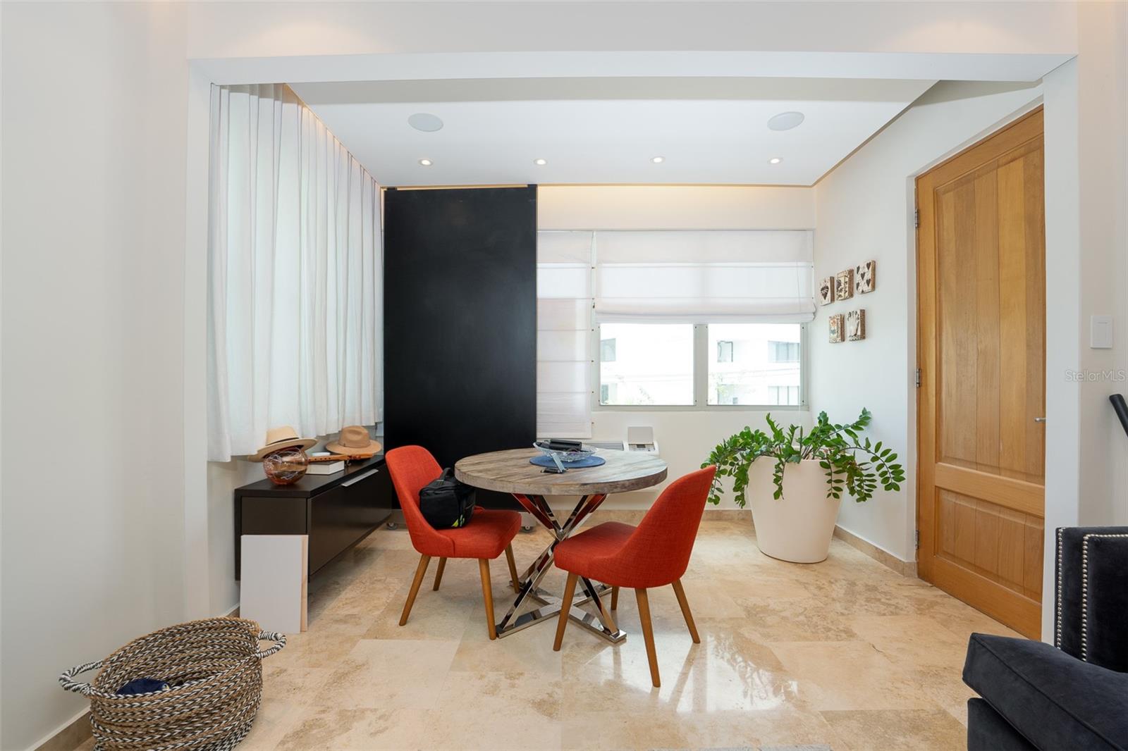 610 AVE MIRAMAR #202