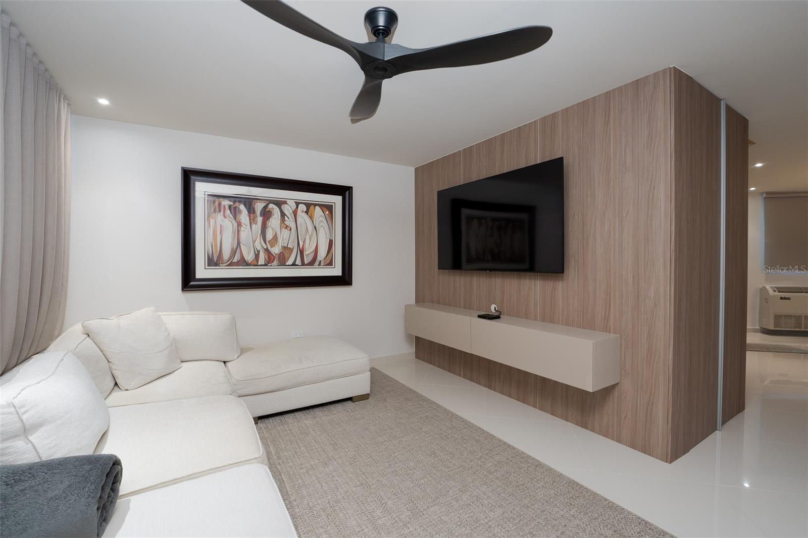 1500 AVE LOS ROMEROS #203