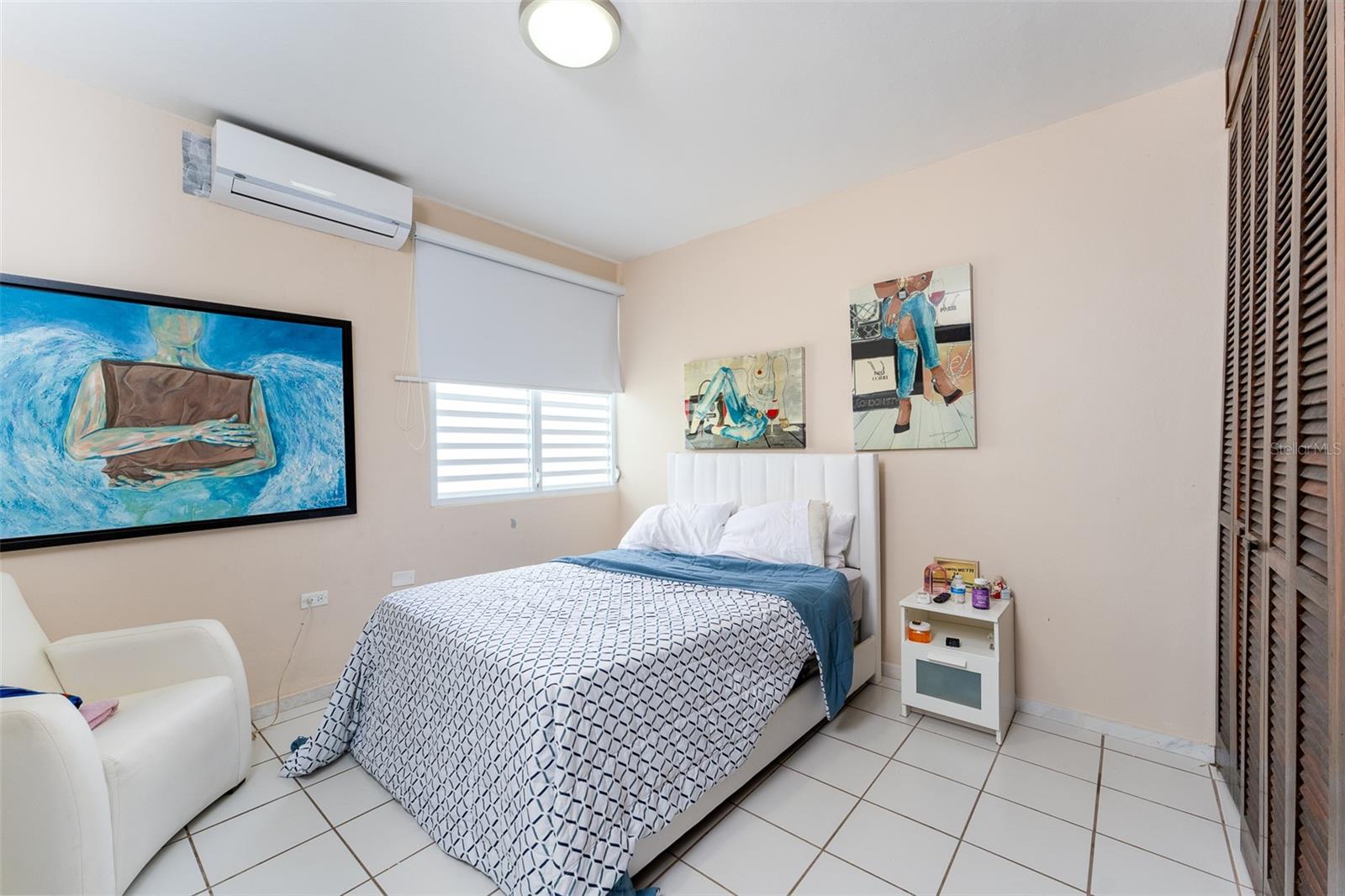 76 CALLE REINA ALEXANDRA