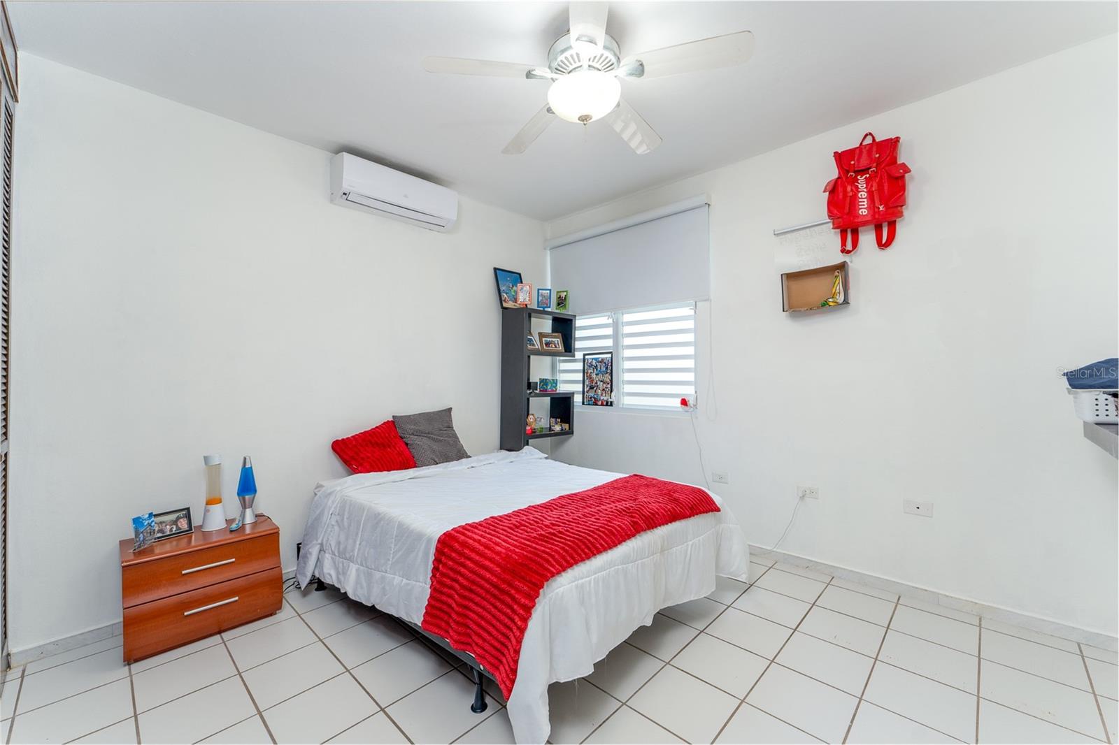 76 CALLE REINA ALEXANDRA