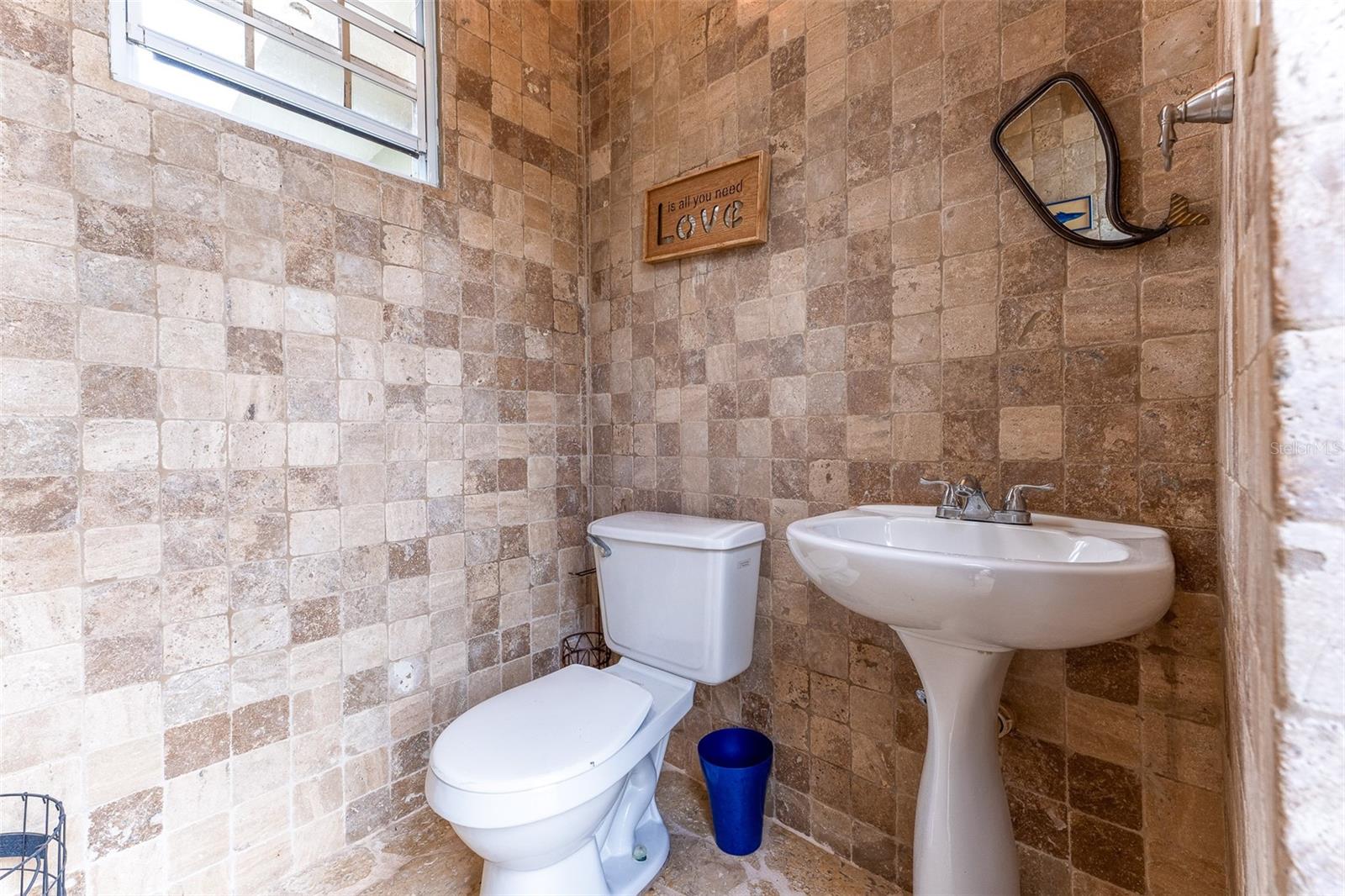 76 CALLE REINA ALEXANDRA