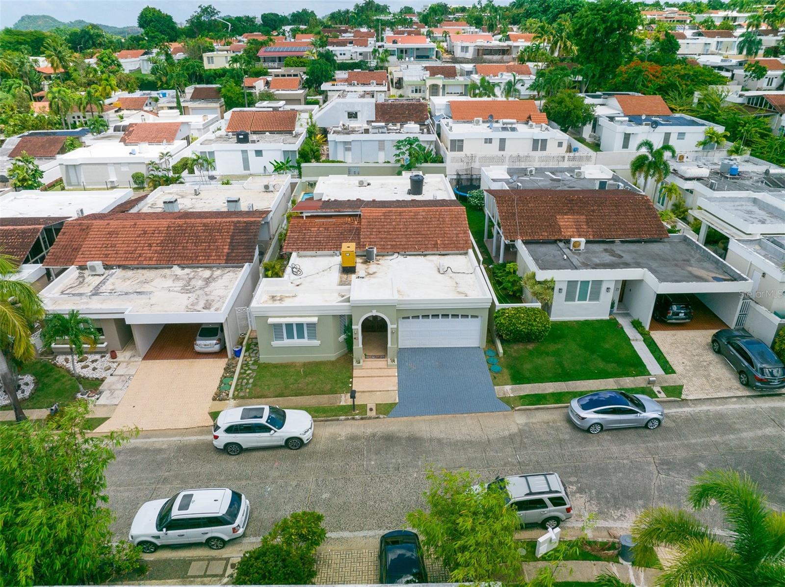 76 CALLE REINA ALEXANDRA