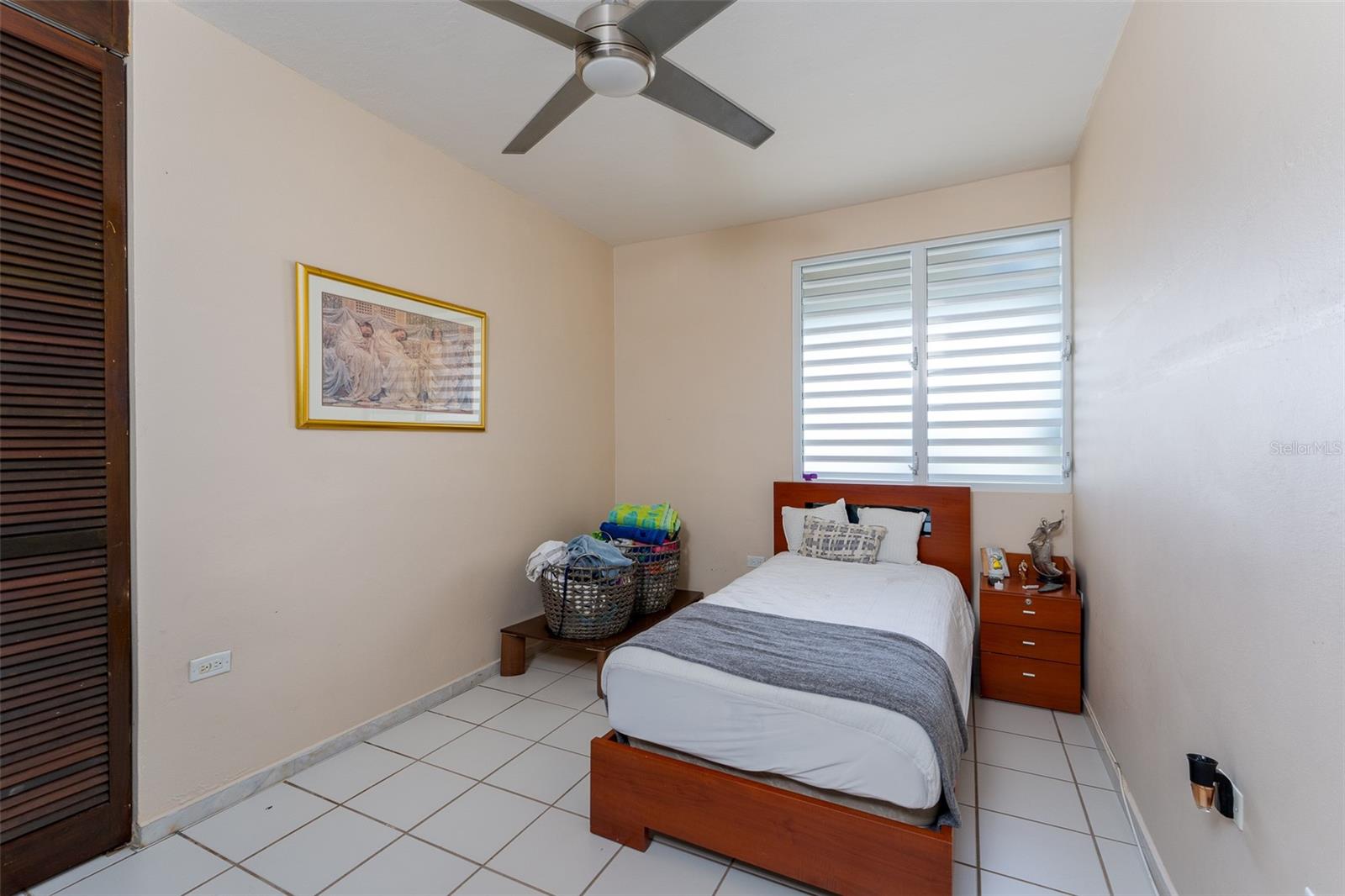 76 CALLE REINA ALEXANDRA