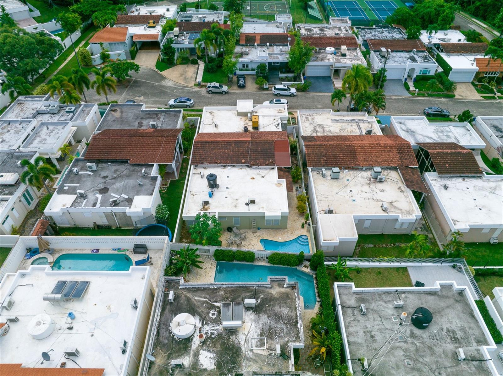 76 CALLE REINA ALEXANDRA