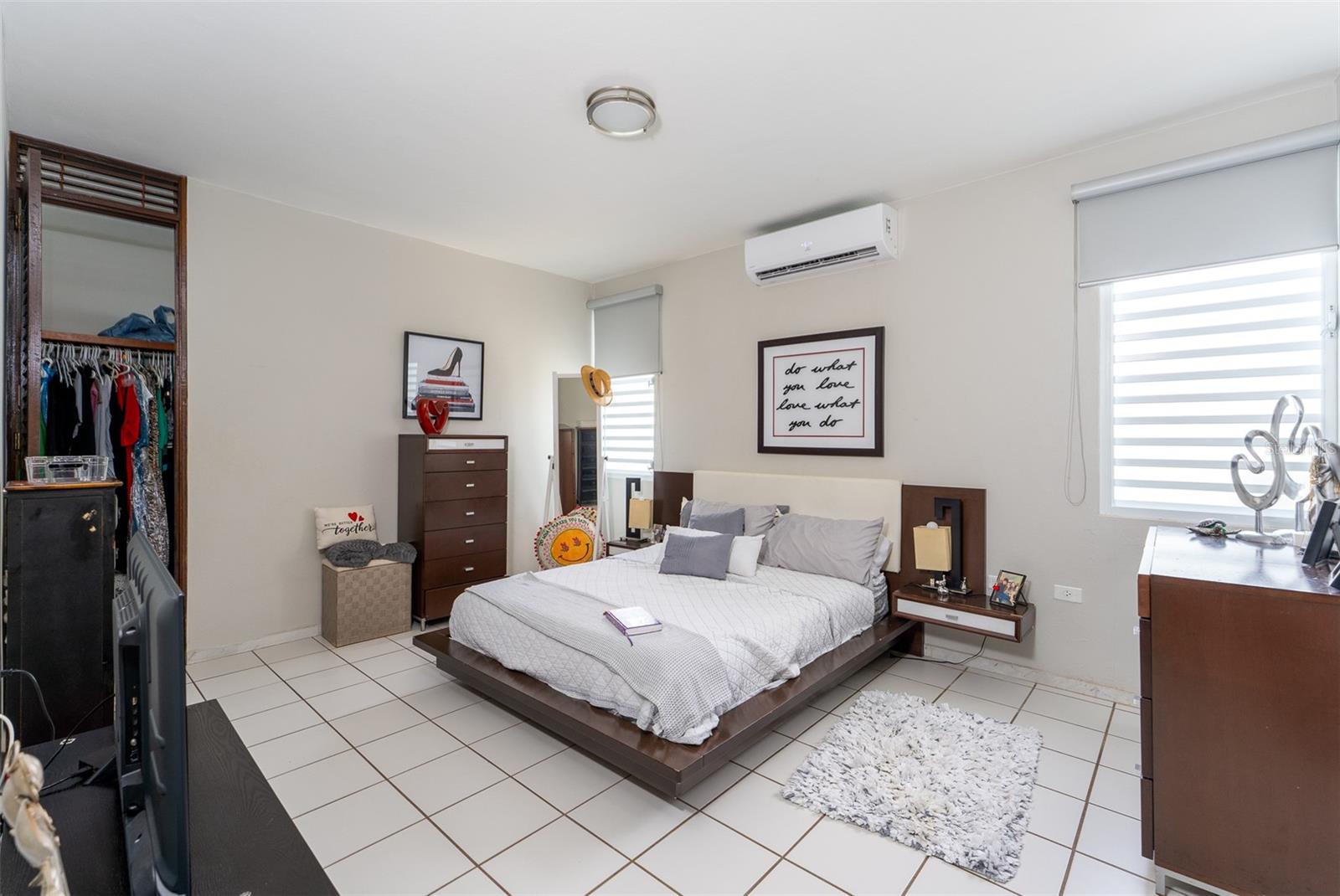 76 CALLE REINA ALEXANDRA