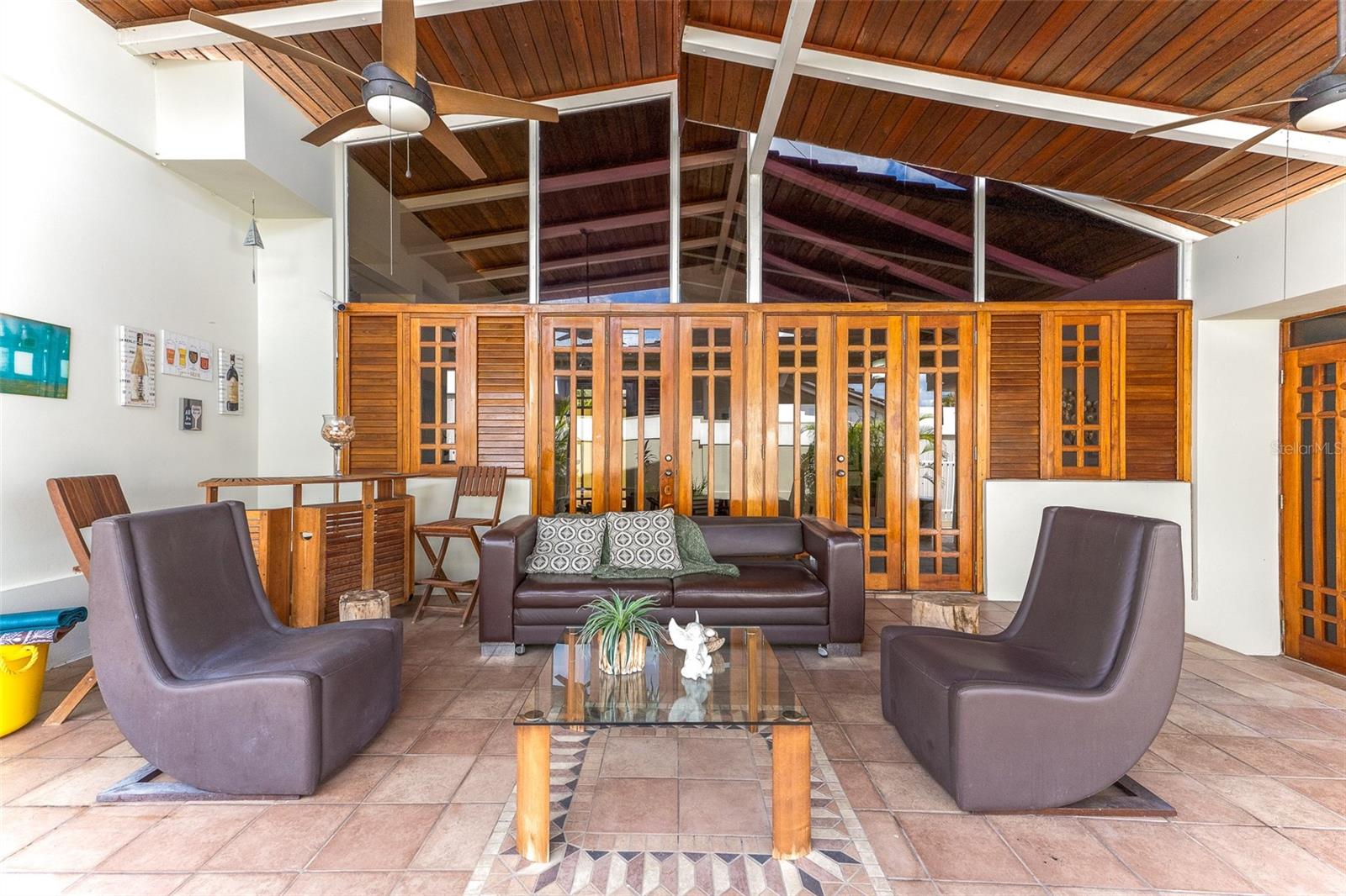 76 CALLE REINA ALEXANDRA