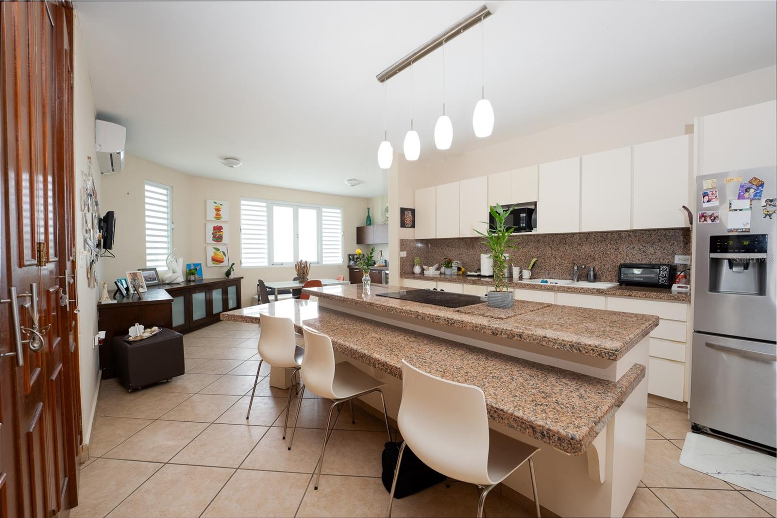 76 CALLE REINA ALEXANDRA