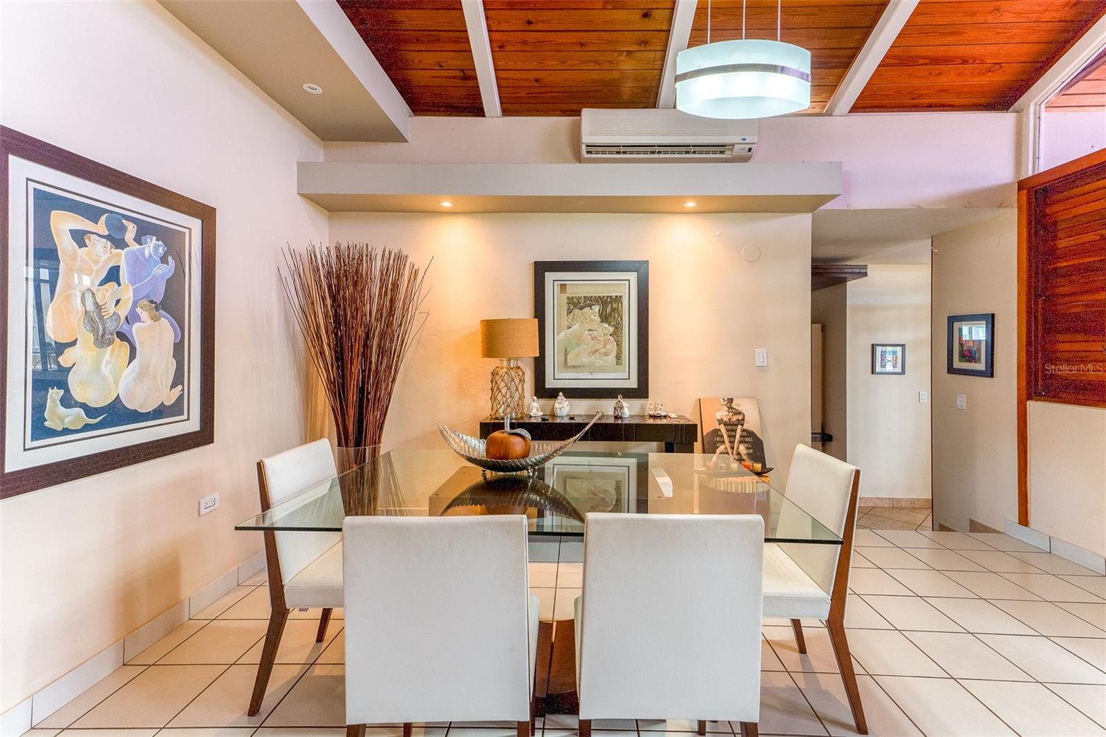 76 CALLE REINA ALEXANDRA