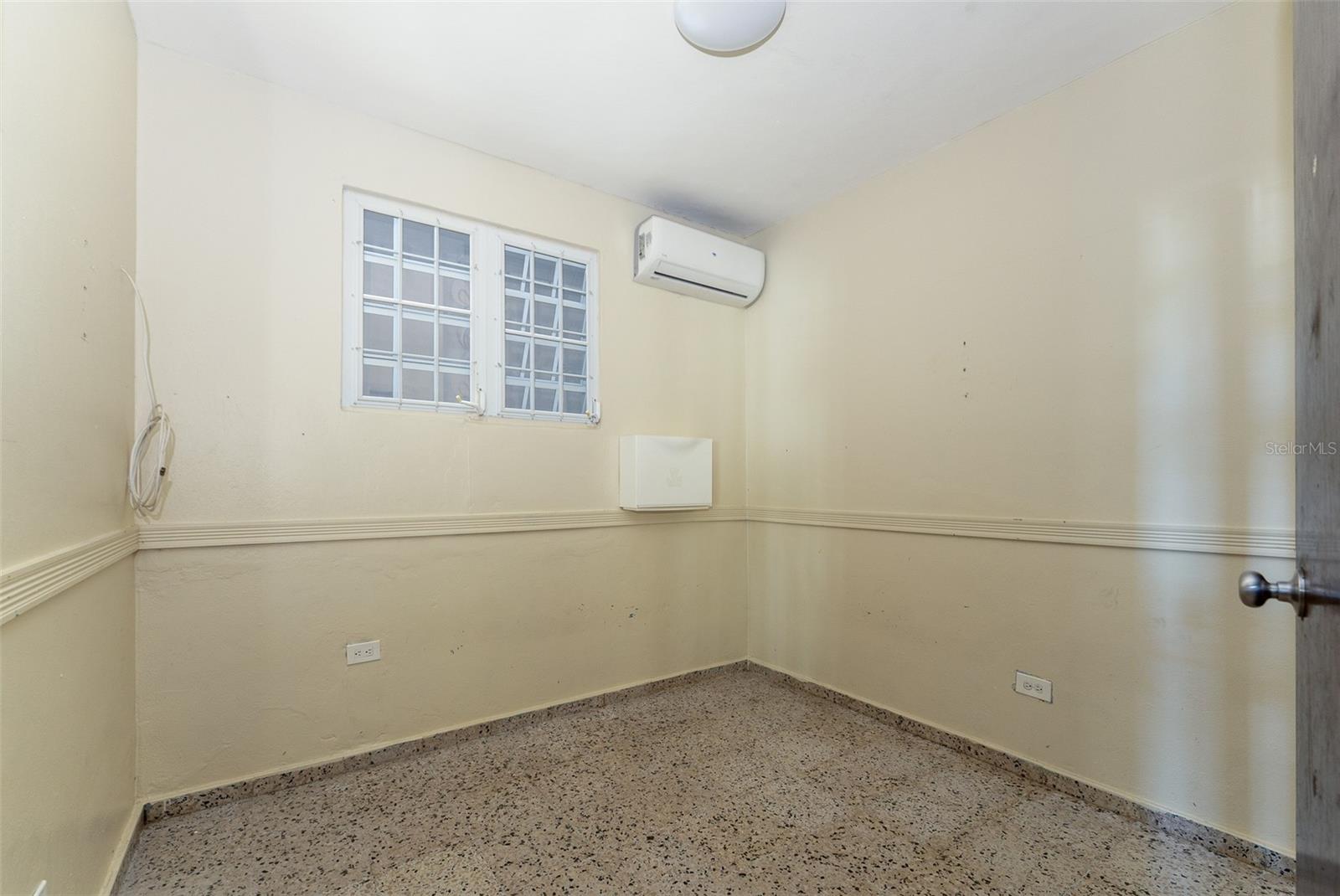 EW-1111 CALLE LUIS CORDOVA