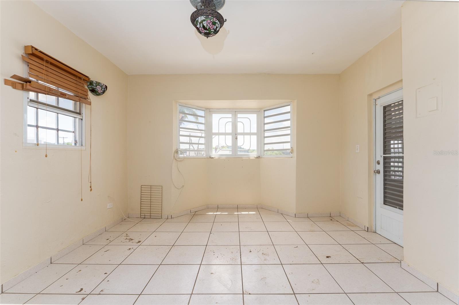 EW-1111 CALLE LUIS CORDOVA