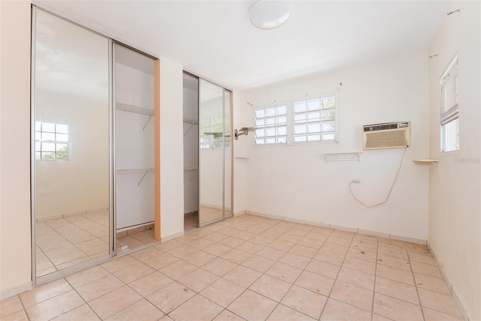 EW-1111 CALLE LUIS CORDOVA