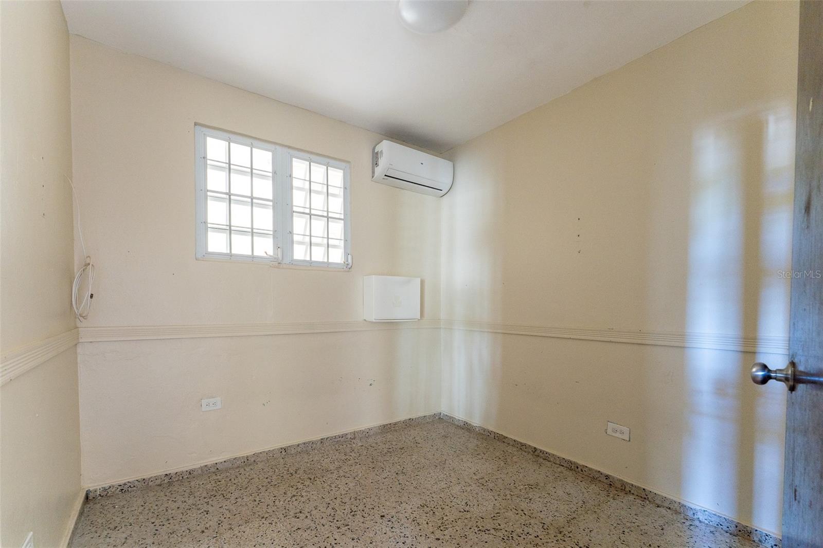 EW-1111 CALLE LUIS CORDOVA