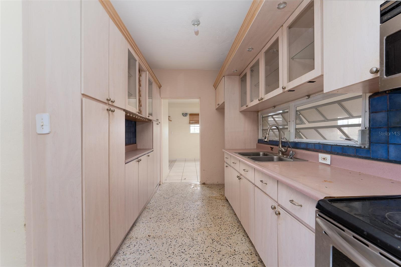 EW-1111 CALLE LUIS CORDOVA