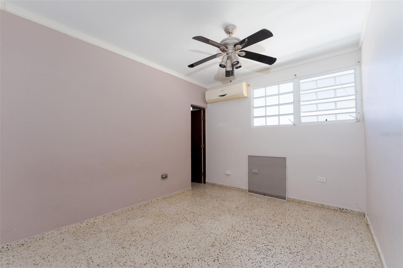 EW-1111 CALLE LUIS CORDOVA