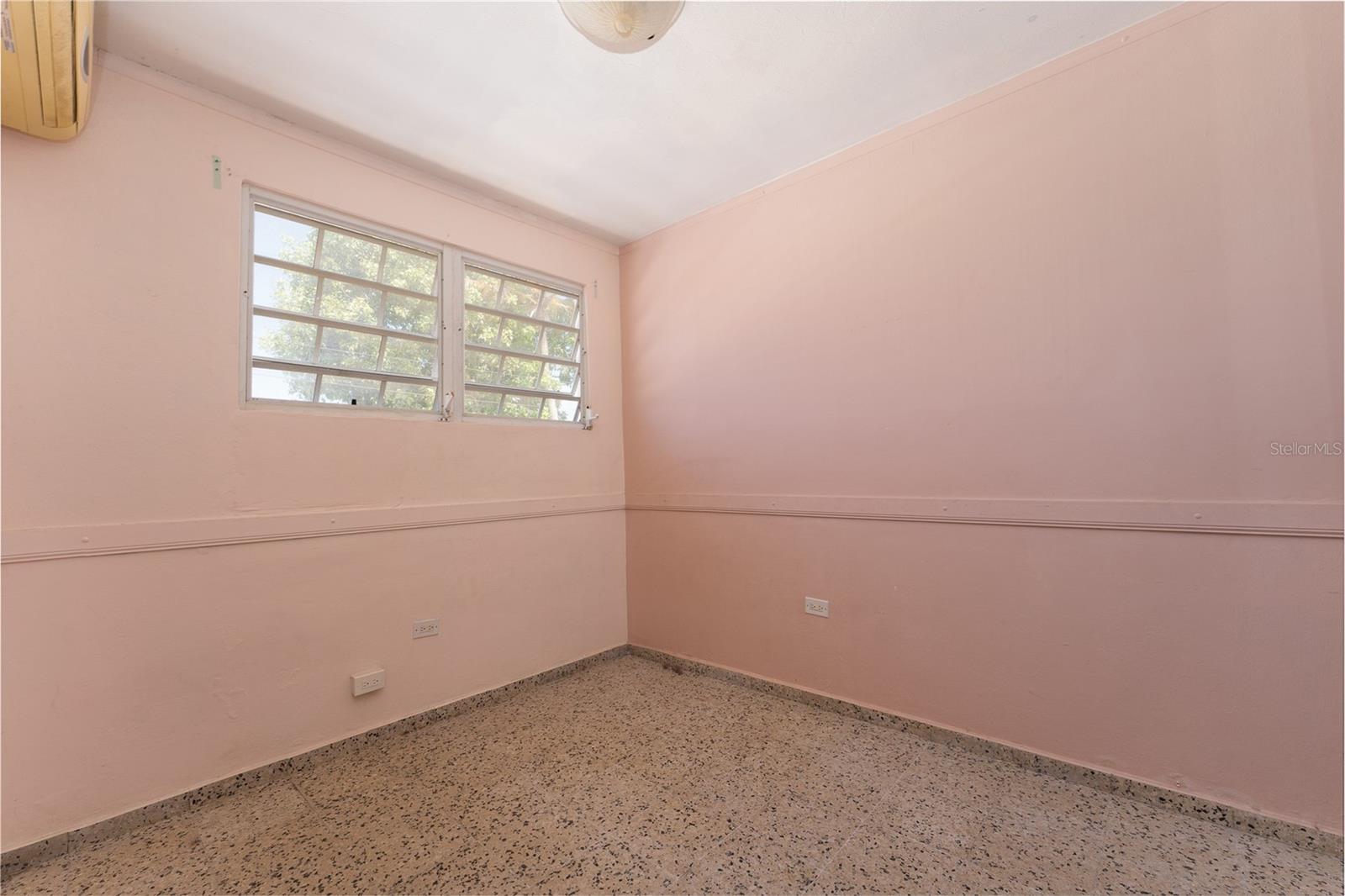 EW-1111 CALLE LUIS CORDOVA