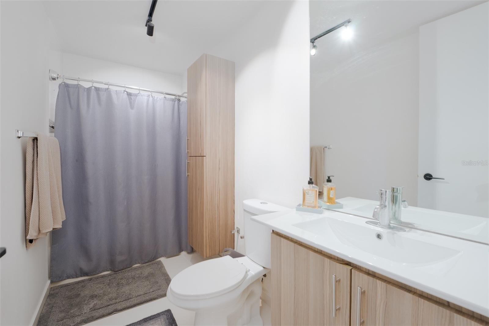 1500 AVE LOS ROMEROS #203