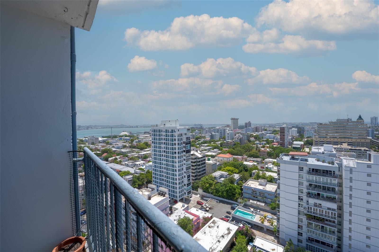 954 AVE DE LA CONSTITUCION #17F