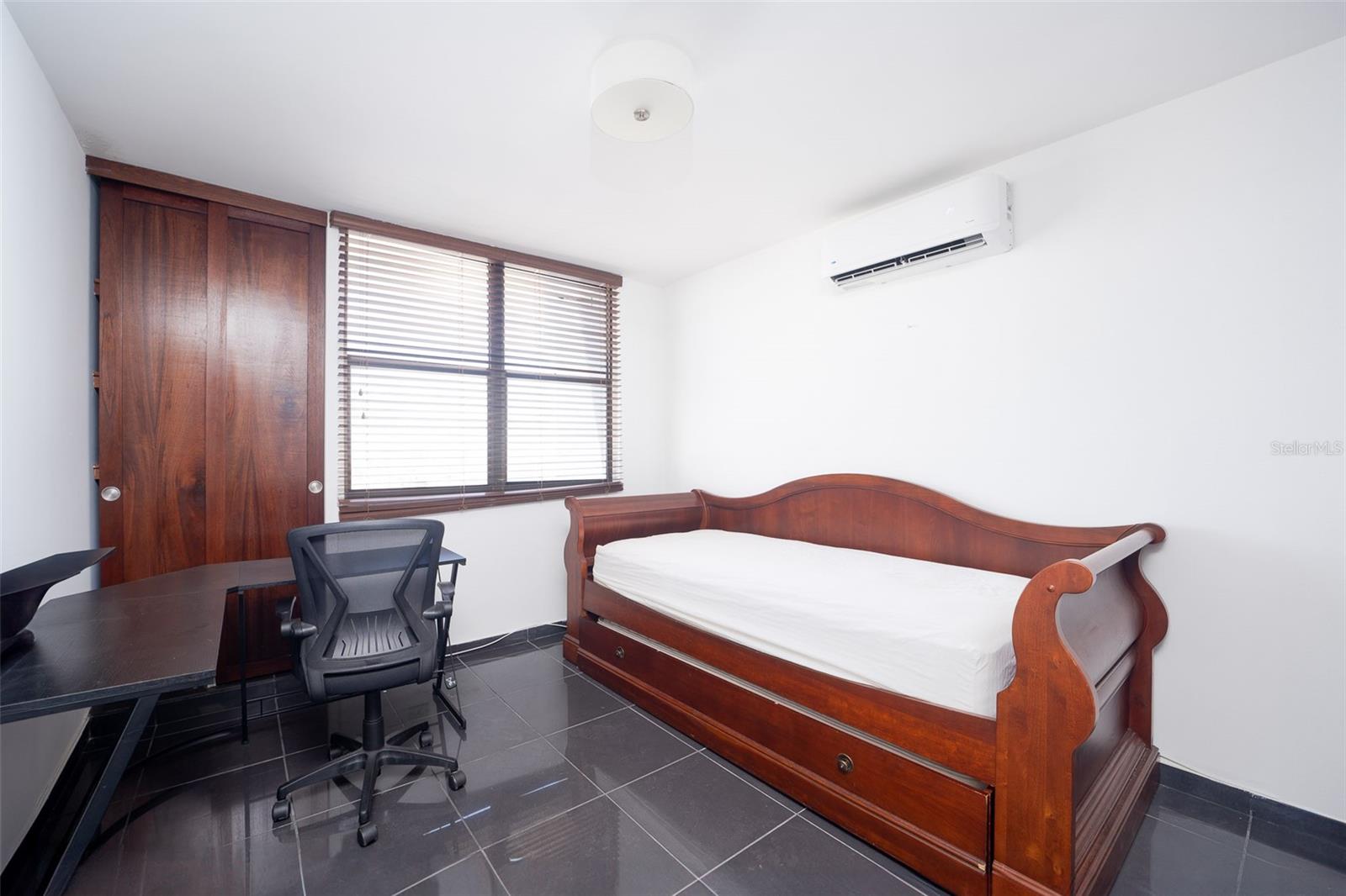 954 AVE DE LA CONSTITUCION #17F