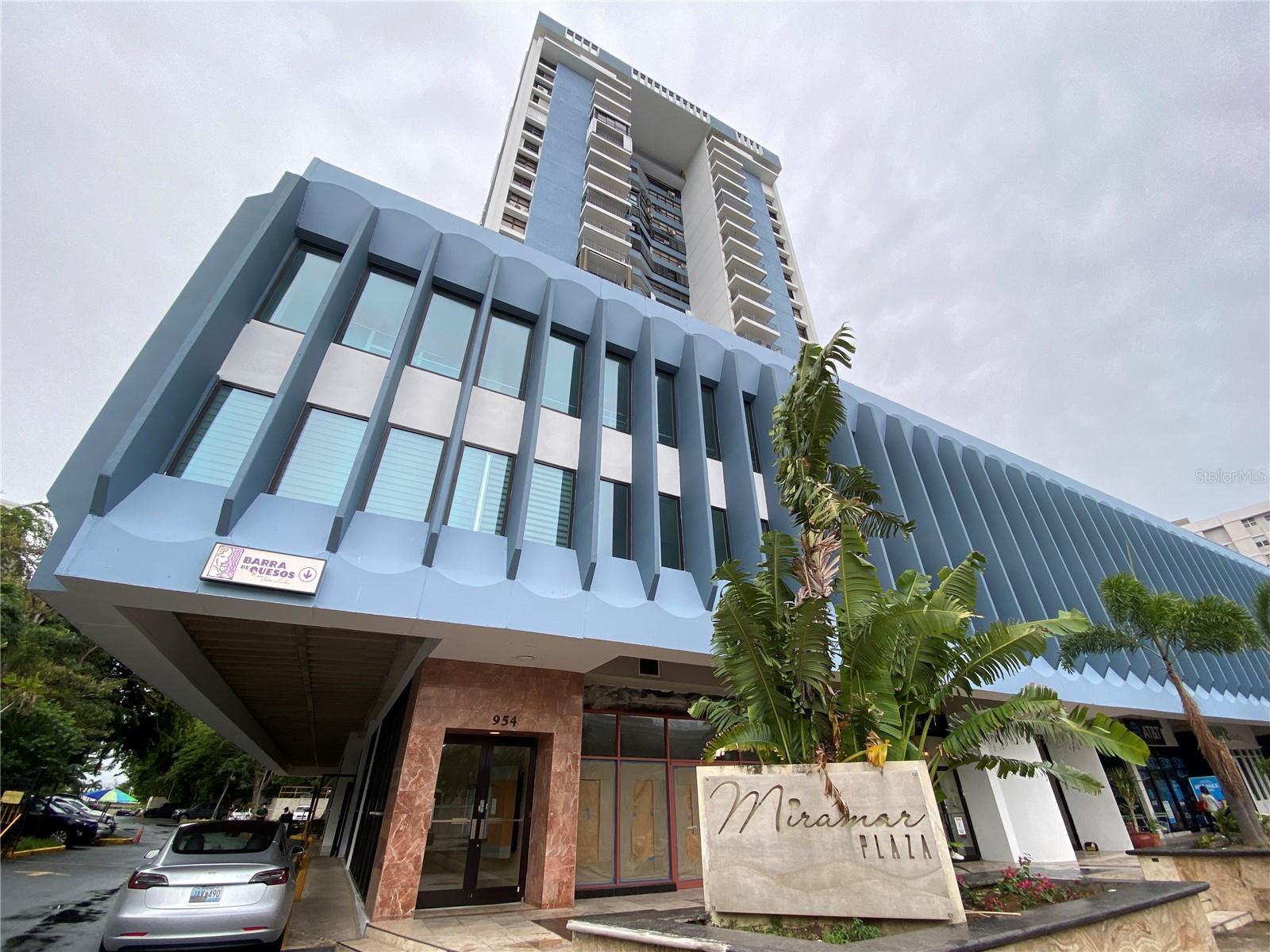 954 AVE DE LA CONSTITUCION #17F