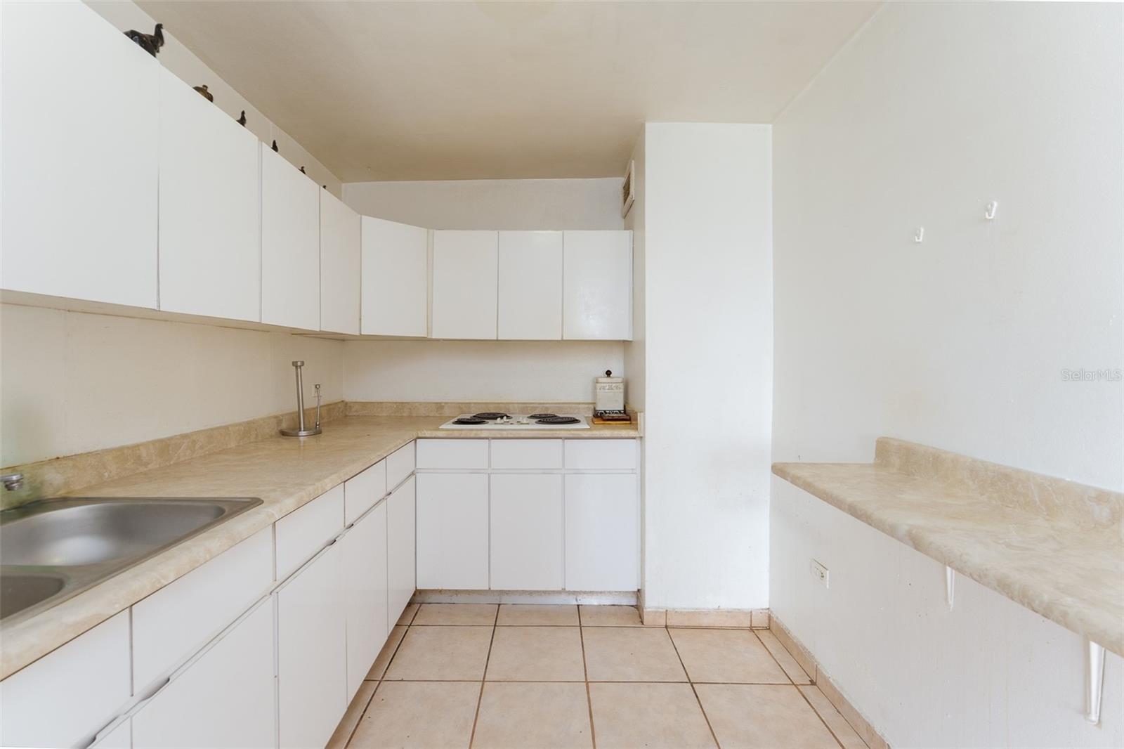 1016 ASHFORD AVE #8A