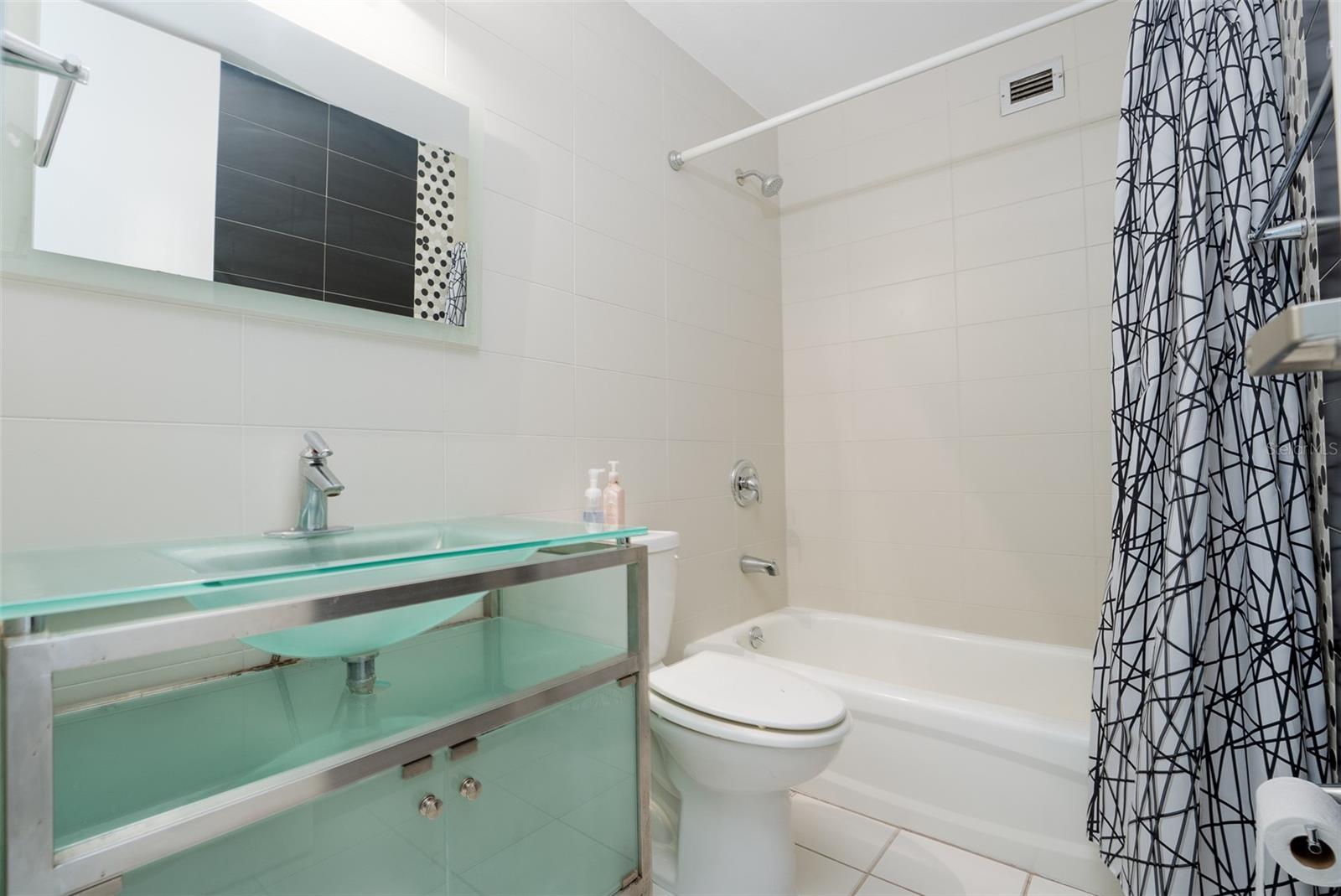 385 AVE FELISA GAUTIER #1703