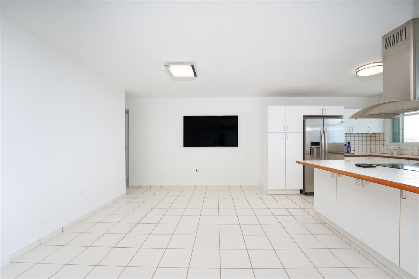 385 AVE FELISA GAUTIER #1703