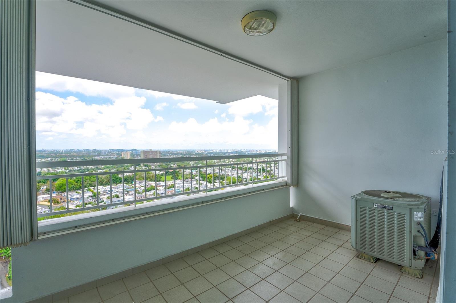 385 AVE FELISA GAUTIER #1703