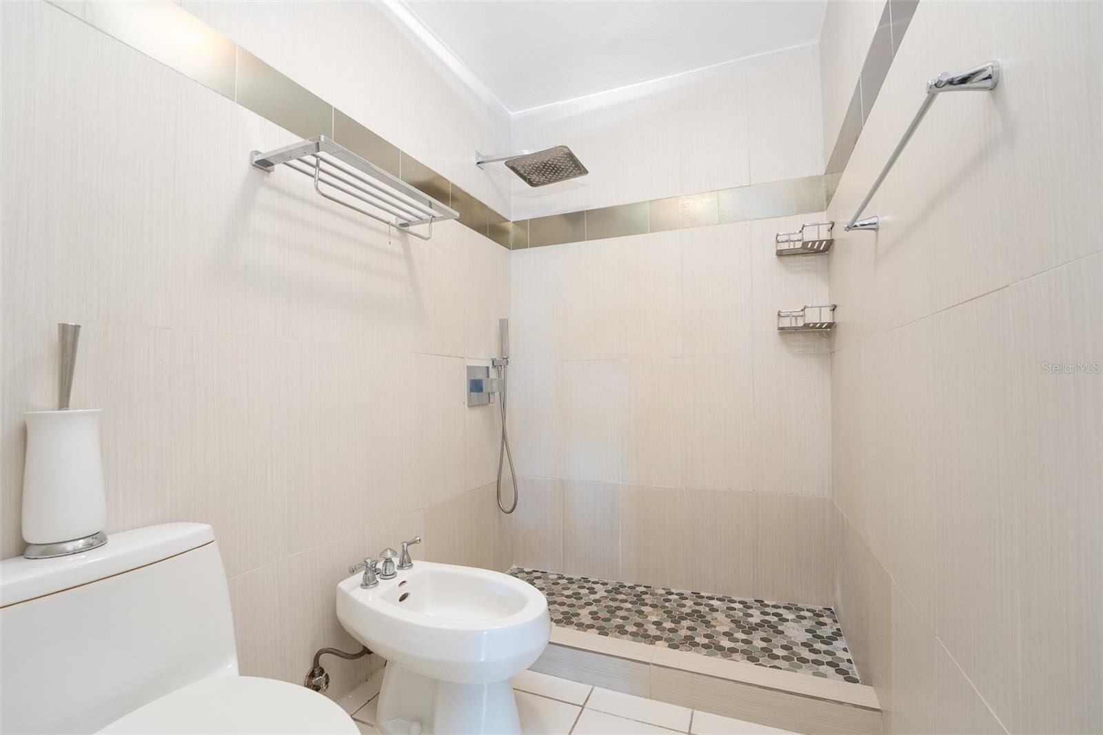 385 AVE FELISA GAUTIER #1703