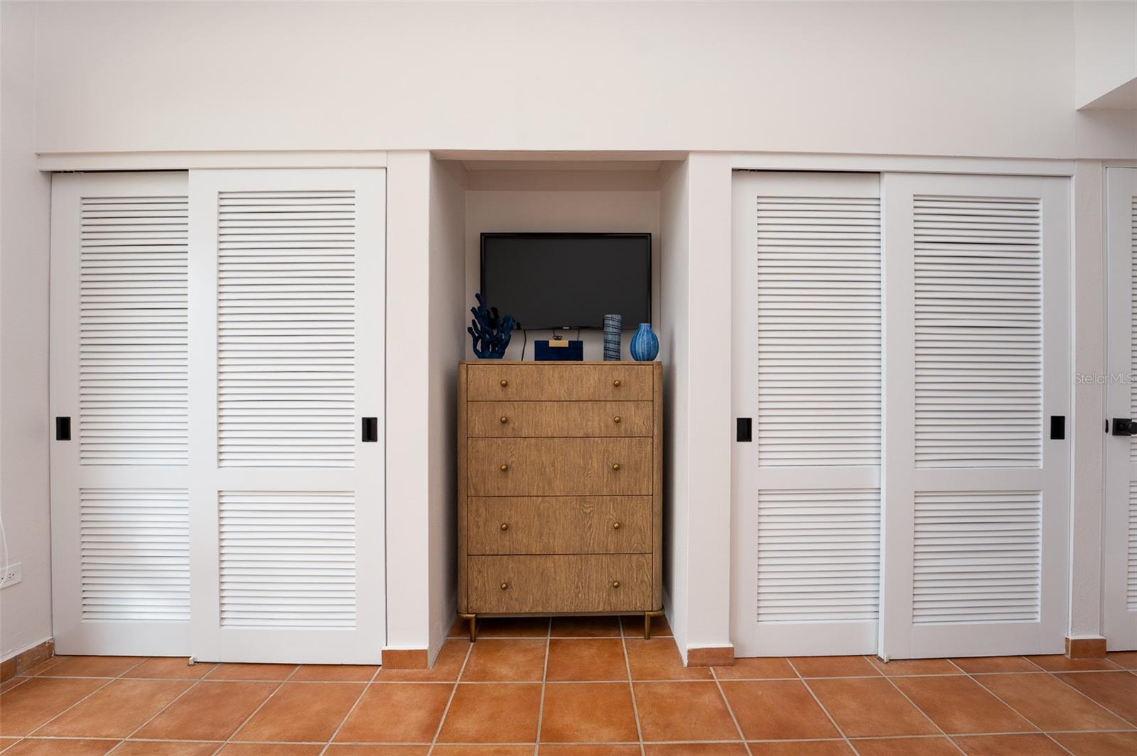 1000 AVE EL CONQUISTADOR #5586