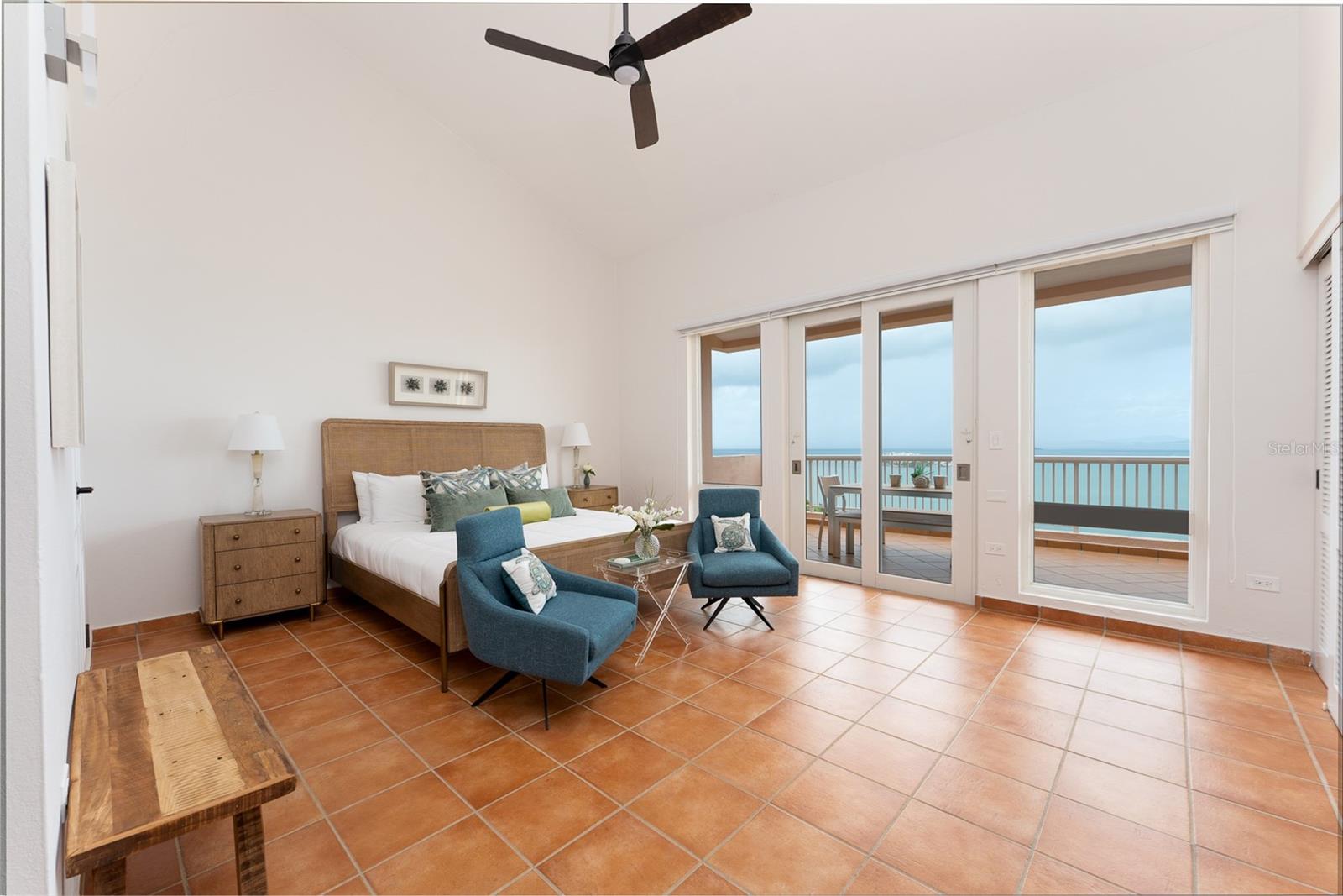 1000 AVE EL CONQUISTADOR #5586