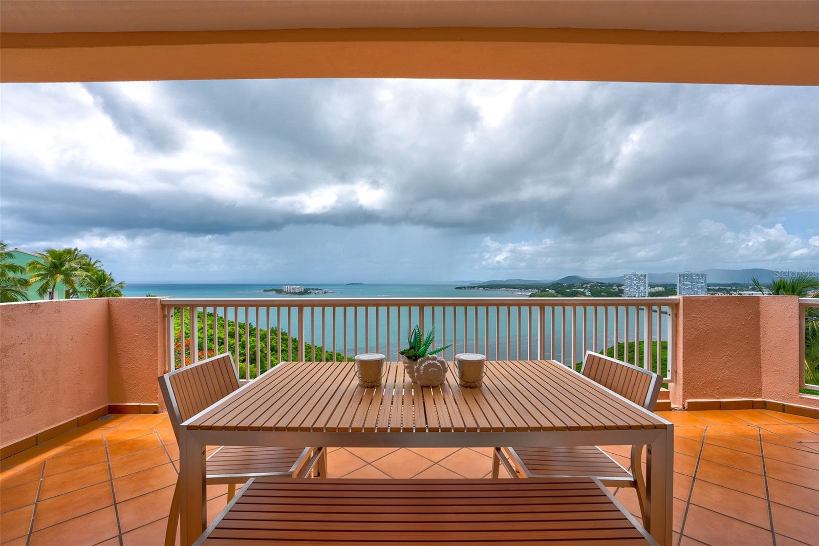 1000 AVE EL CONQUISTADOR #5586