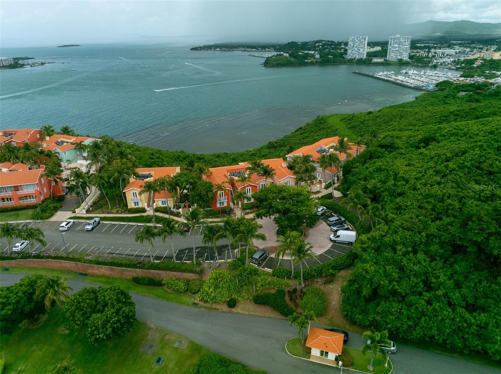 1000 AVE EL CONQUISTADOR #5586