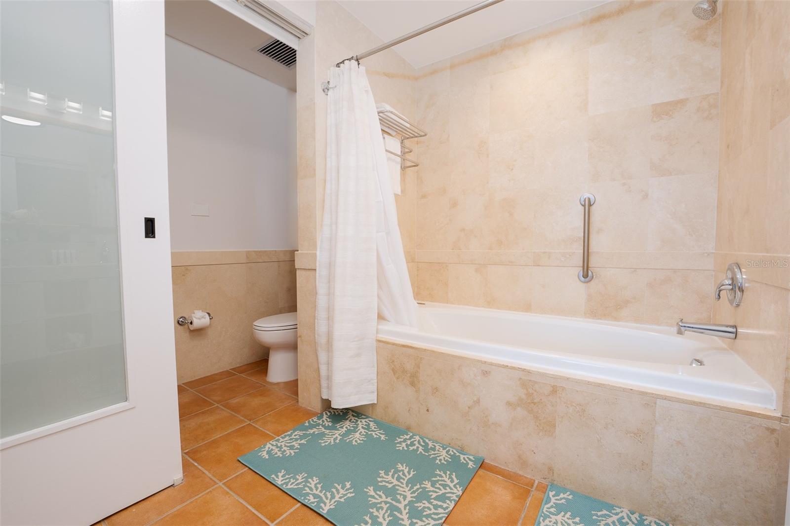 1000 AVE EL CONQUISTADOR #5586