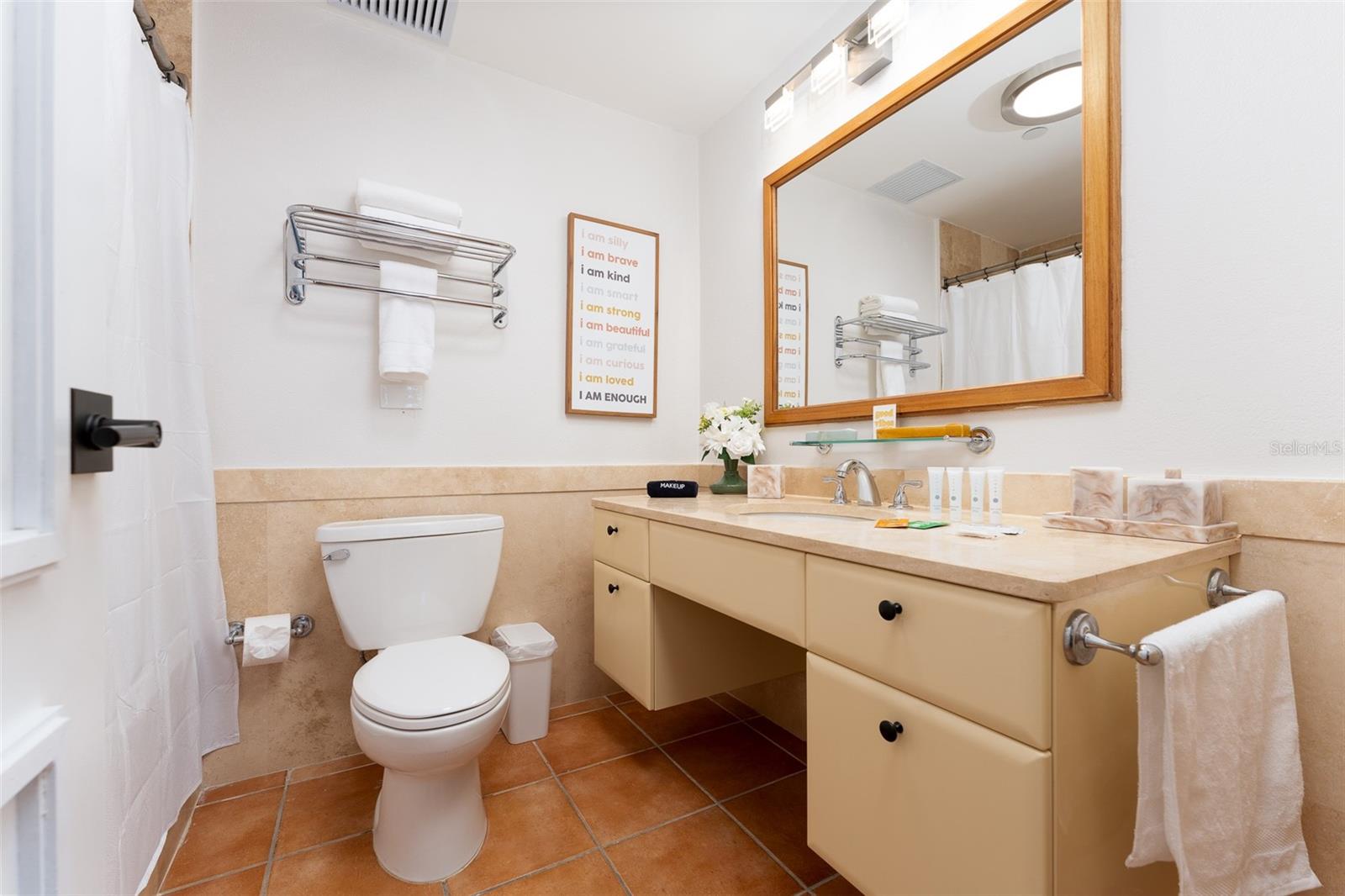 1000 AVE EL CONQUISTADOR #5586