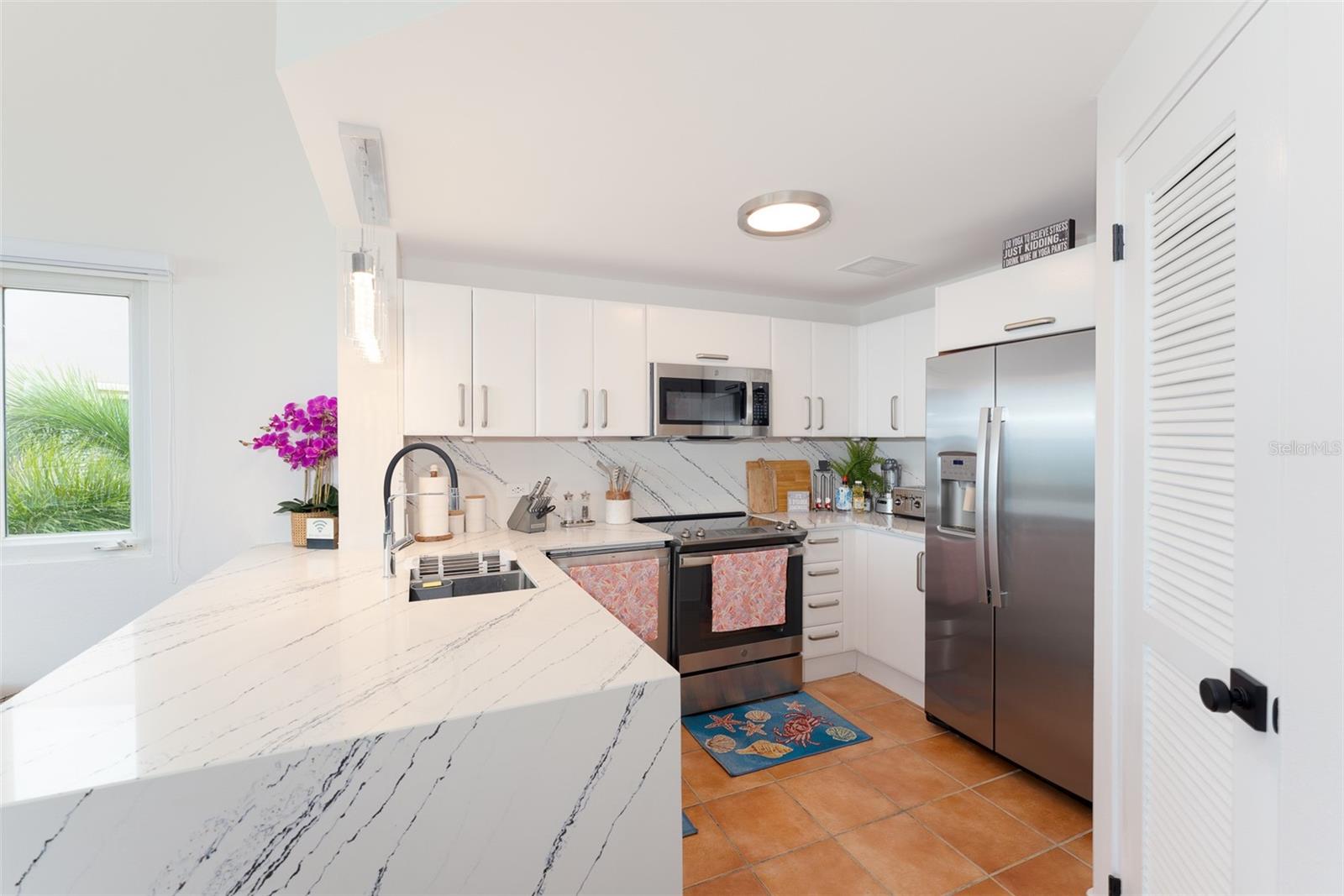 1000 AVE EL CONQUISTADOR #5586