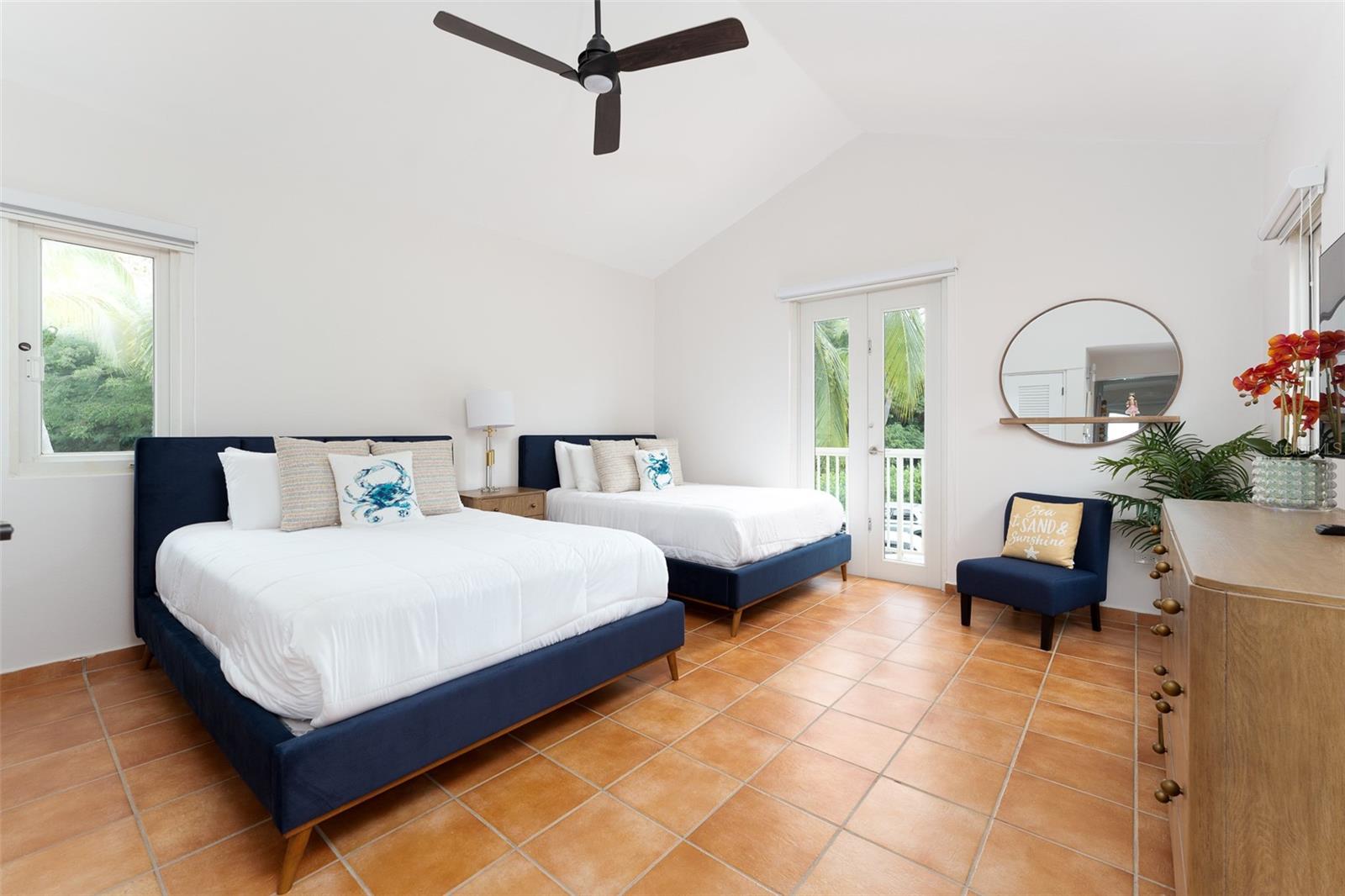 1000 AVE EL CONQUISTADOR #5586