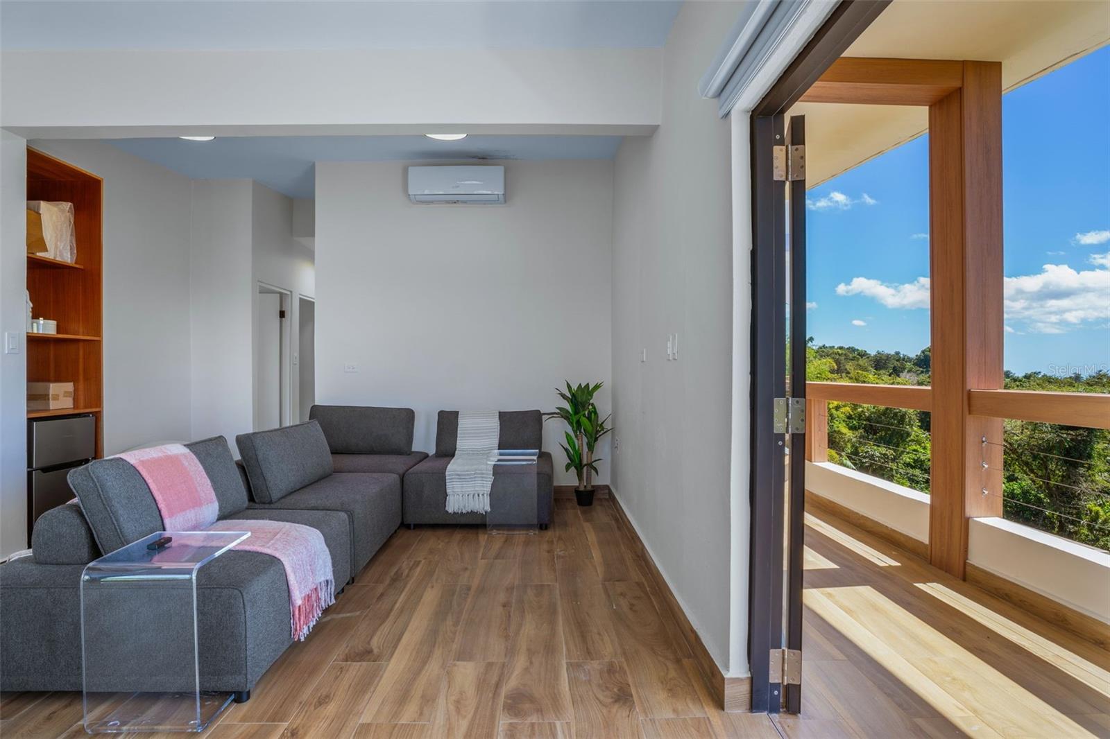 186 9.2 INT. AÑORANZAS DE CUBUY