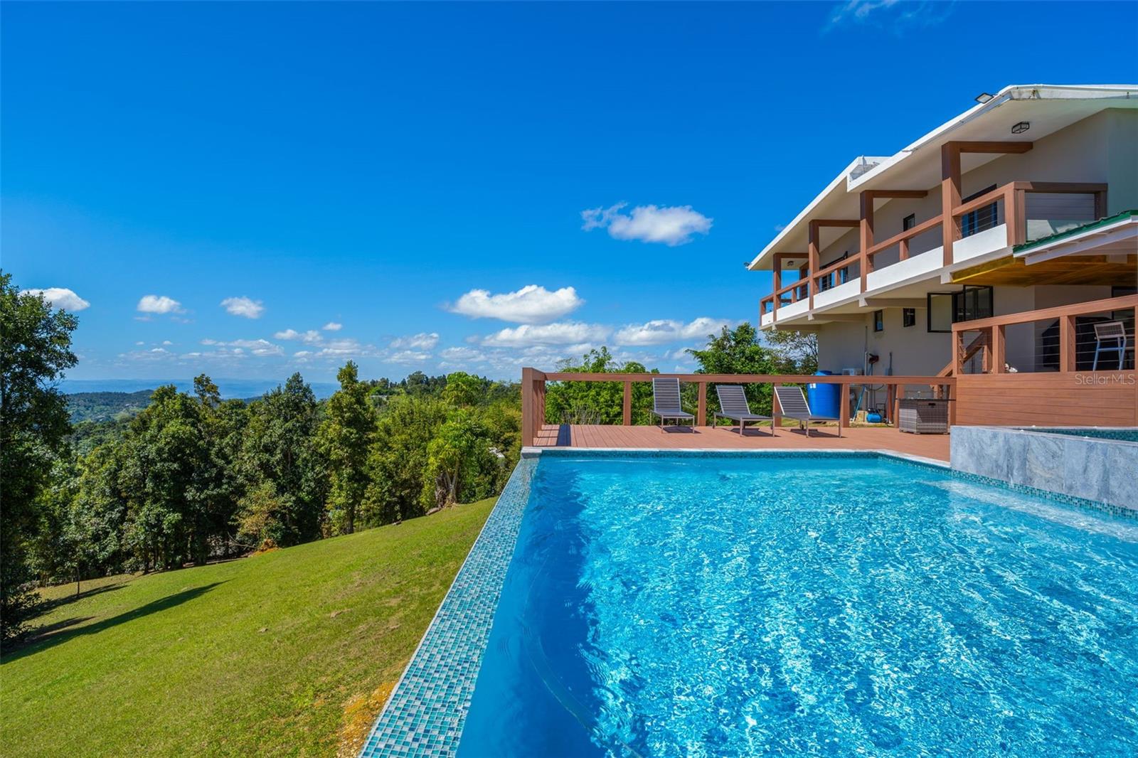 186 9.2 INT. AÑORANZAS DE CUBUY