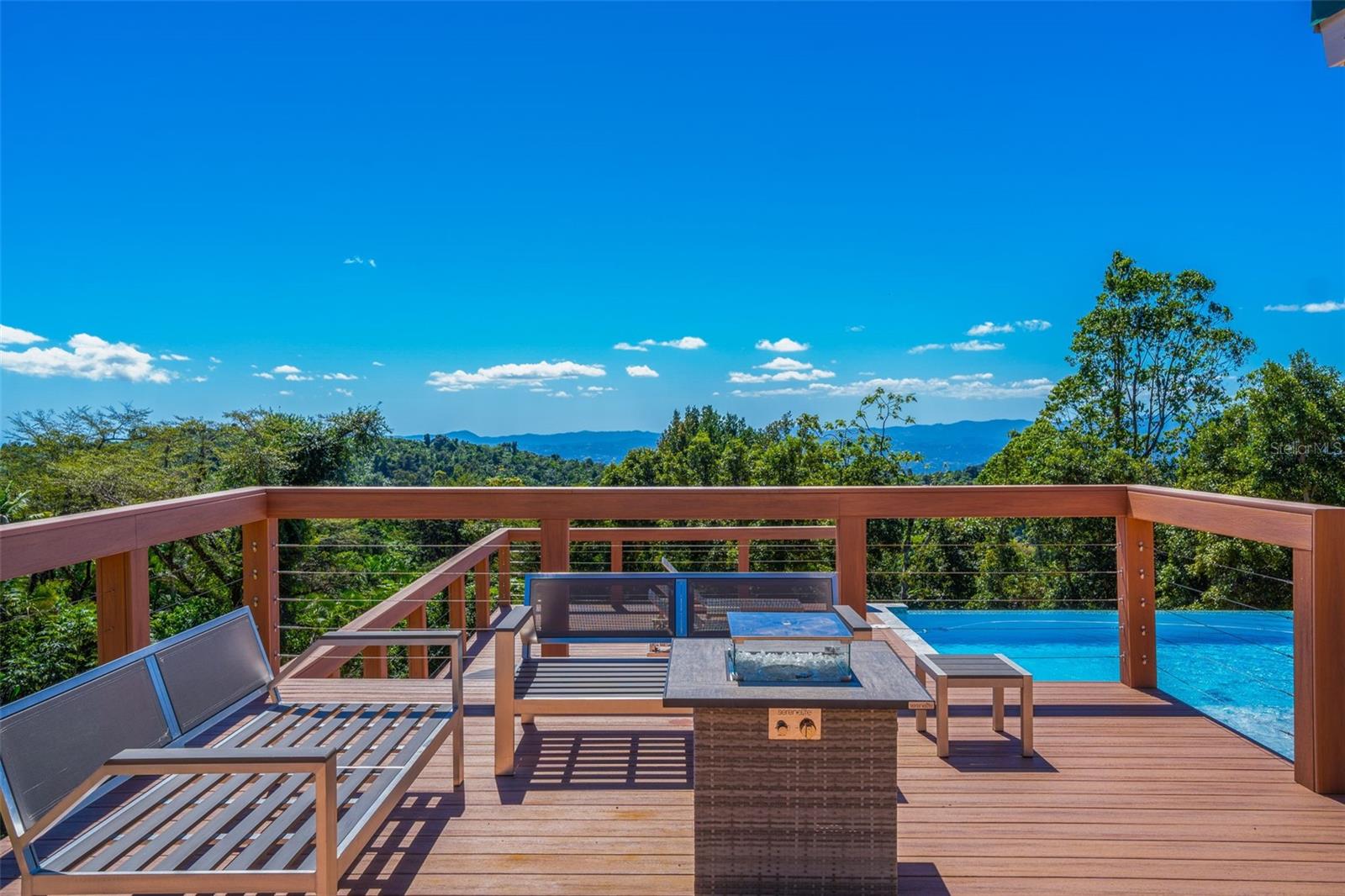 186 9.2 INT. AÑORANZAS DE CUBUY