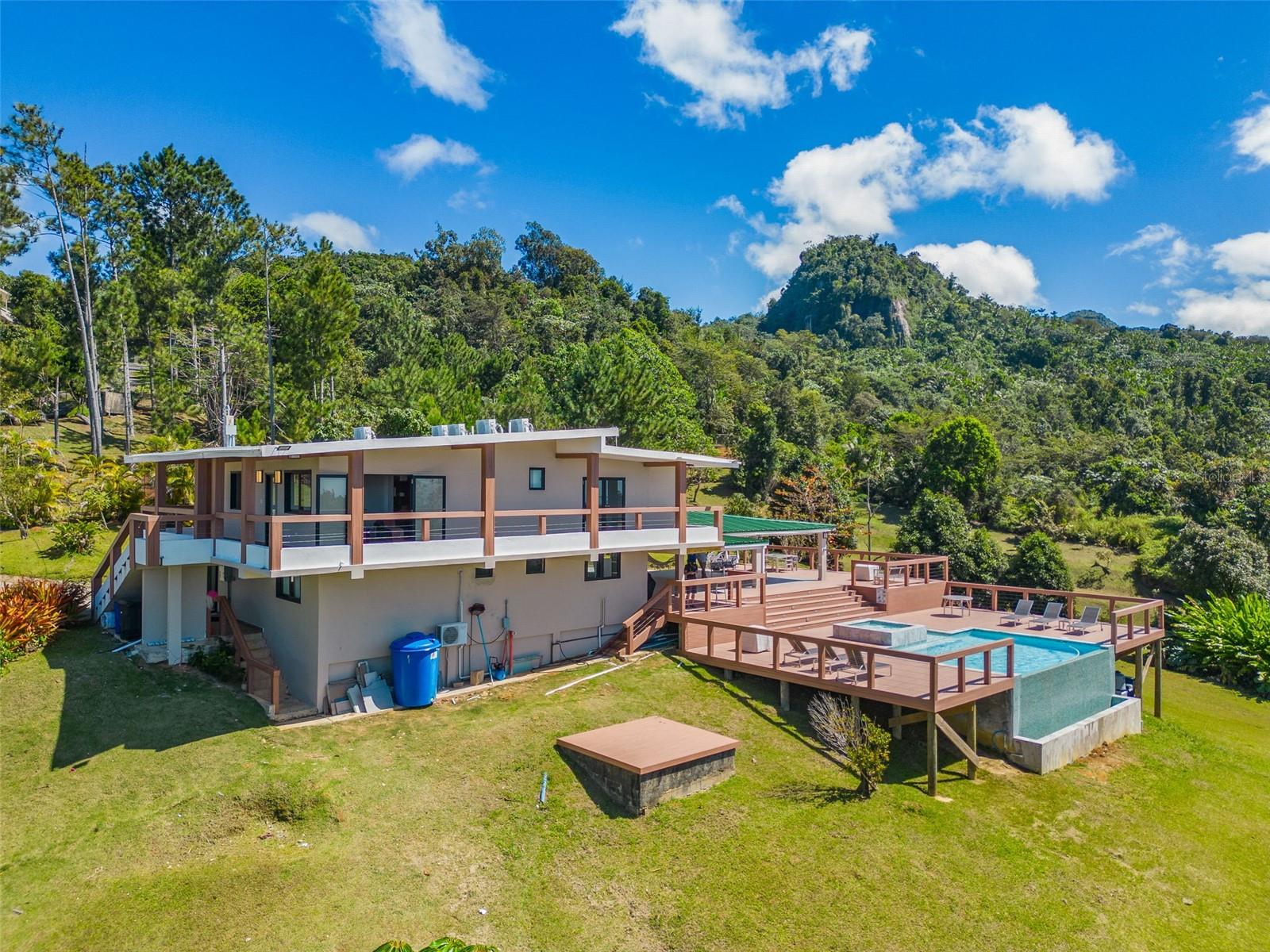 186 9.2 INT. AÑORANZAS DE CUBUY