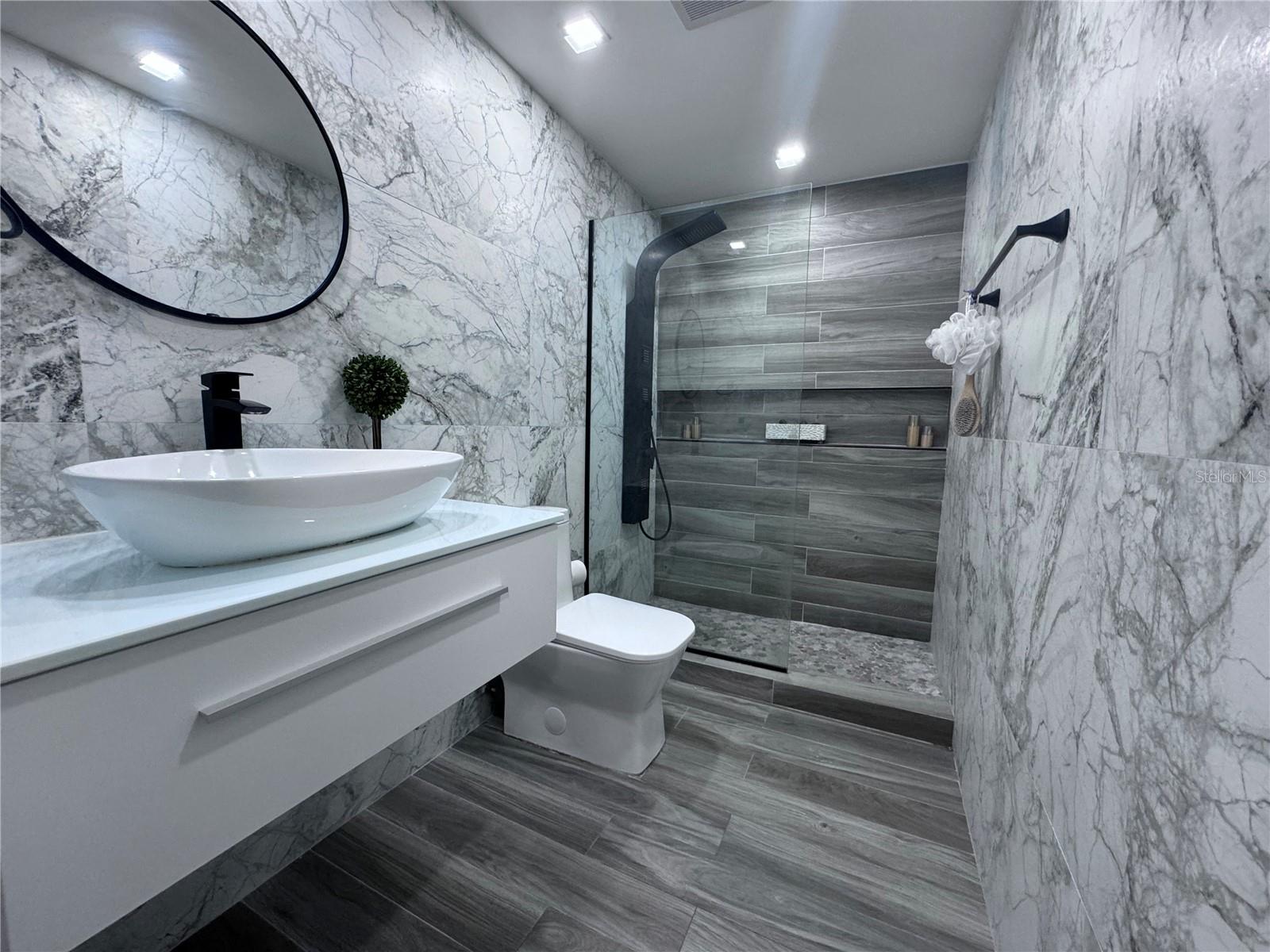 1500 AVENIDA LOS ROMEROS #916