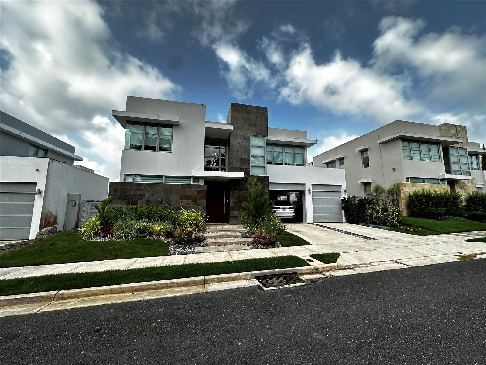 Senderos en Montehiedra AMBAR #86