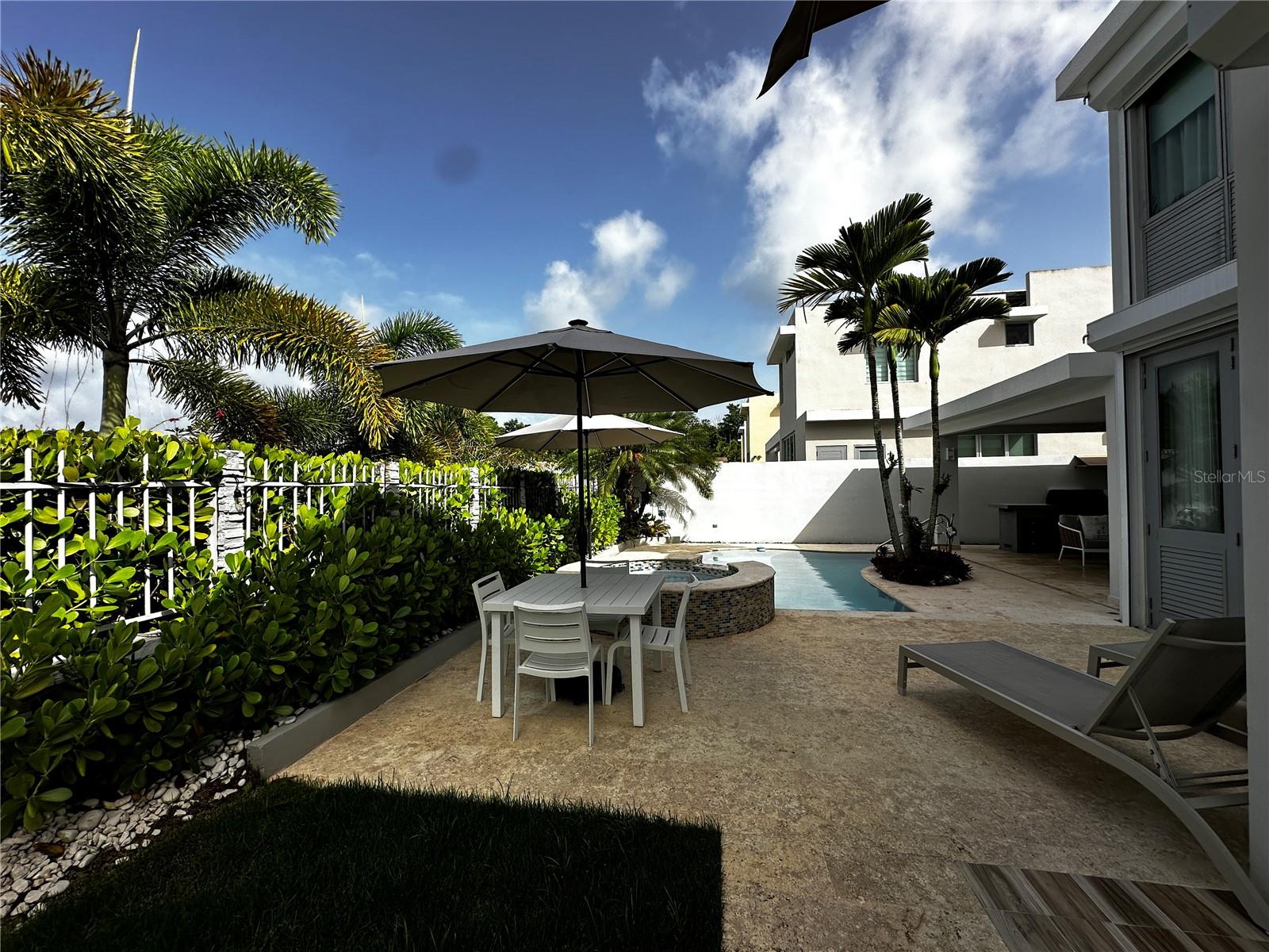 Senderos en Montehiedra AMBAR #86