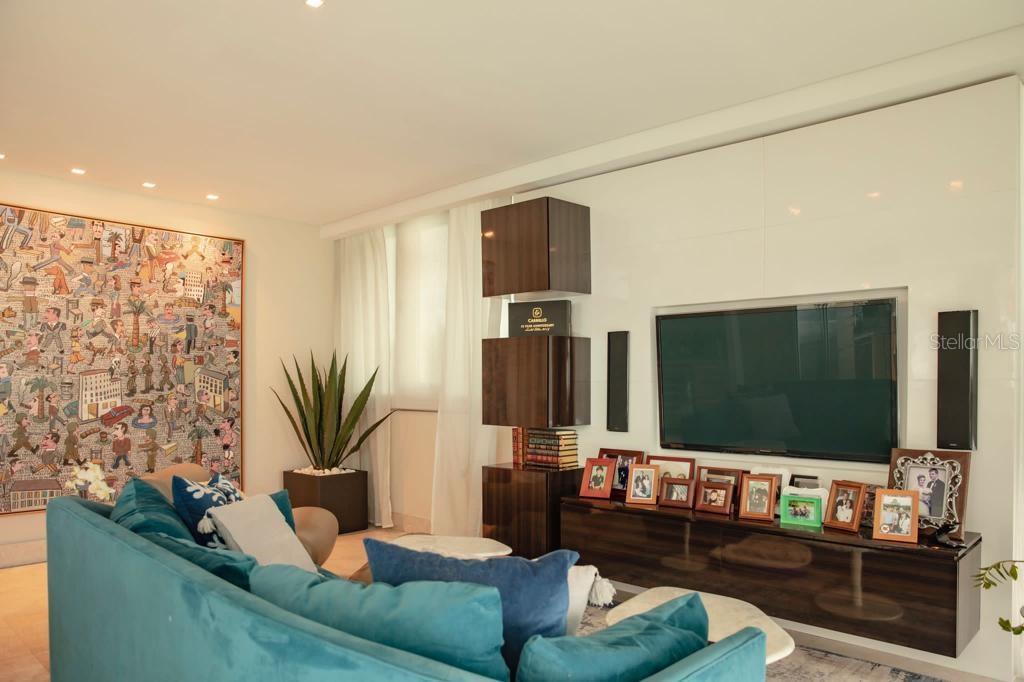 555 C. MONSERRATE #5