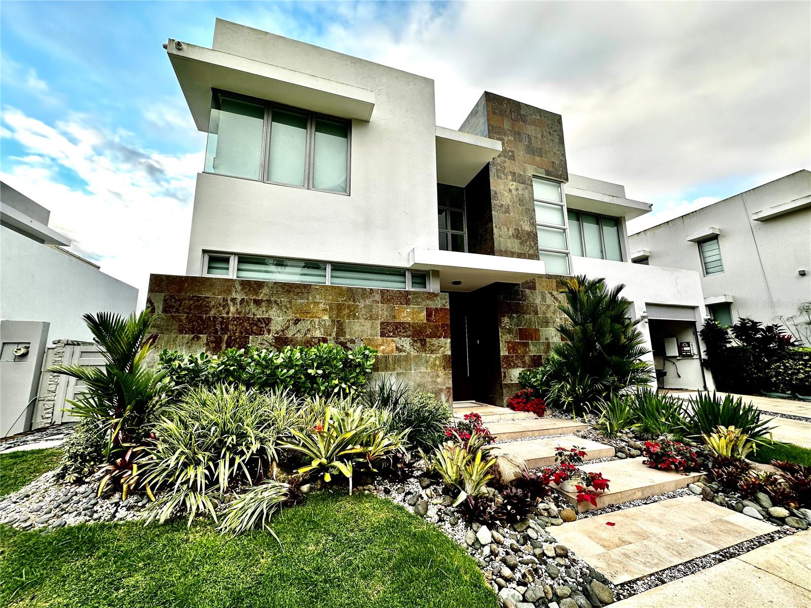 Senderos en Montehiedra AMBAR